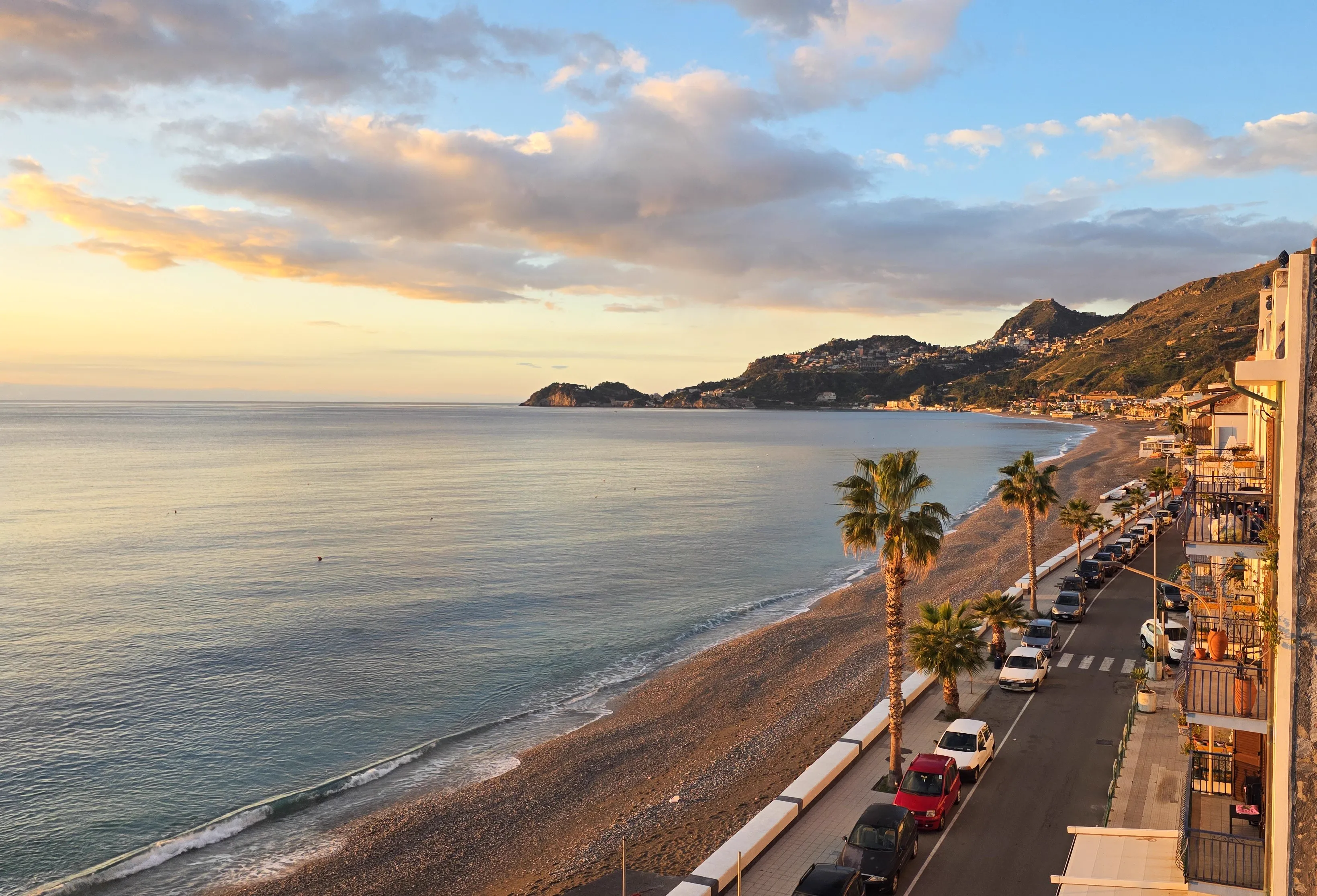 Wybrzeze Sycylii o zachodzie slonca - jak zostac spedytorem